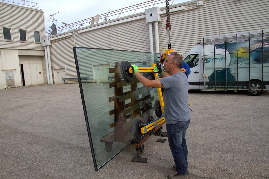 Palonnier pour vitrage aide a la pose